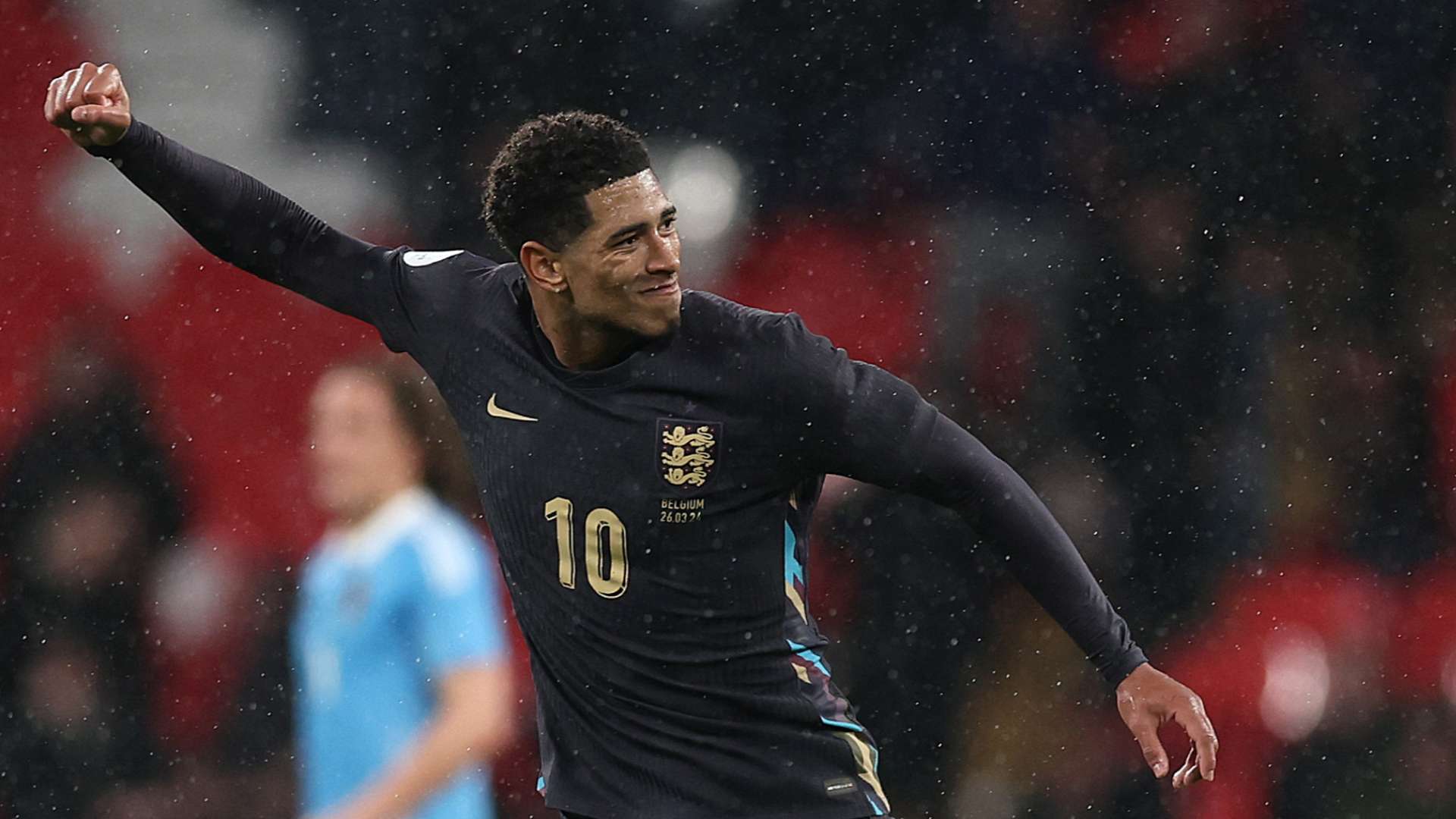 疑是一个巨 疑是一个巨